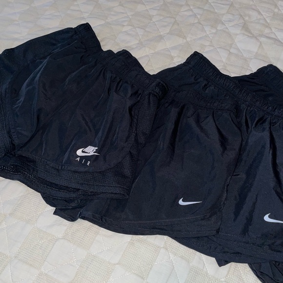 5 Pairs of Women’s Nike Shorts Sz Small - Picture 2 of 5
